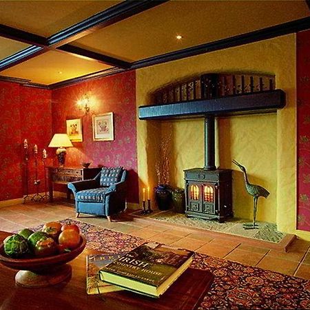 Whitegates Pub & Accommodation Killarney Ngoại thất bức ảnh