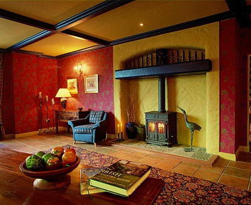 Whitegates Pub & Accommodation Killarney Ngoại thất bức ảnh